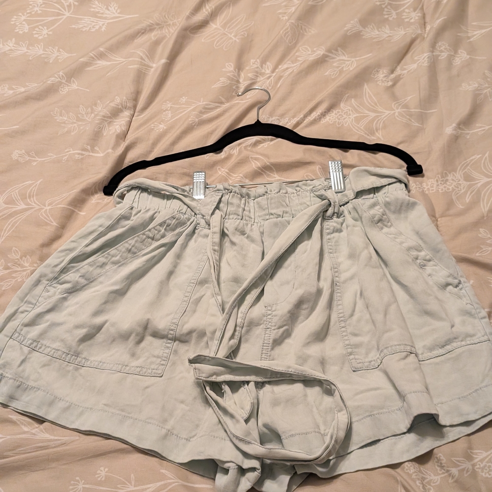 Time and Tru Light Gray Elastic Waist Shorts